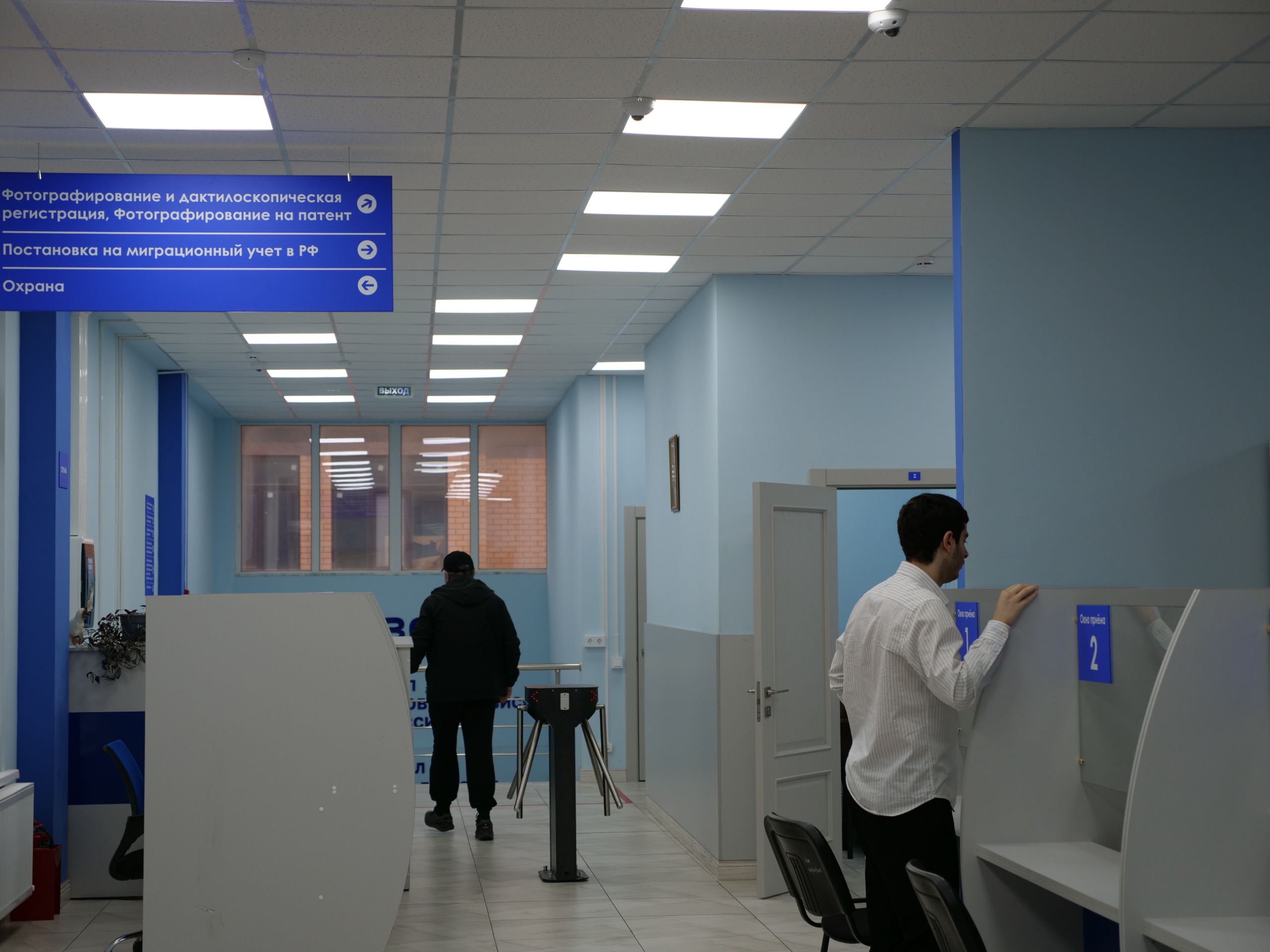 Камал Галбацов ознакомился с деятельностью Паспортно-визового сервиса МВД России в Махачкале